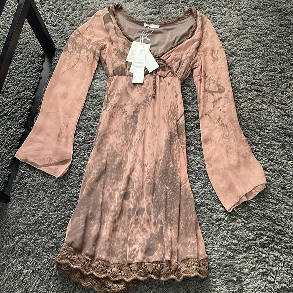 Siste’s silky bohemian dress with flare sleeve